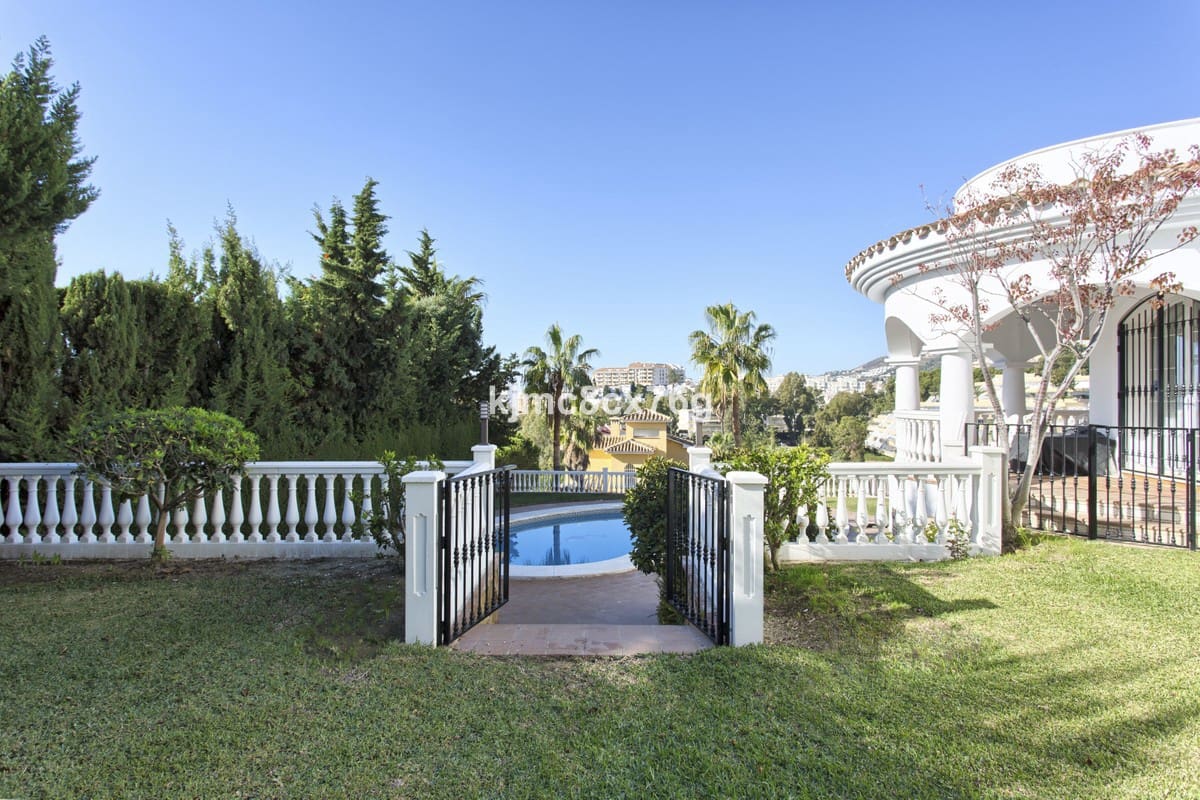 5 sypialnia Willa na sprzedaż w Torrequebrada z basenem garażem - 1 950 000 € (Ref: 6386376)