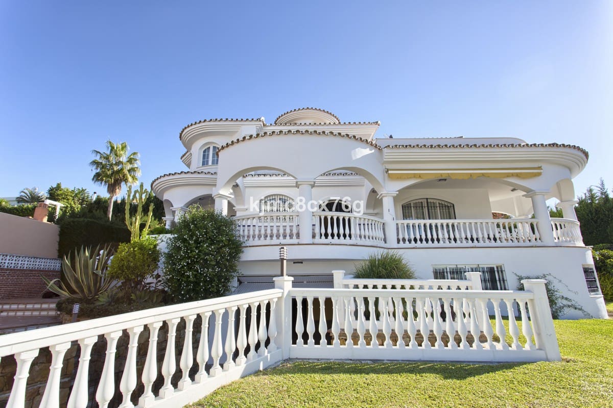 5 sypialnia Willa na sprzedaż w Torrequebrada z basenem garażem - 1 950 000 € (Ref: 6386376)