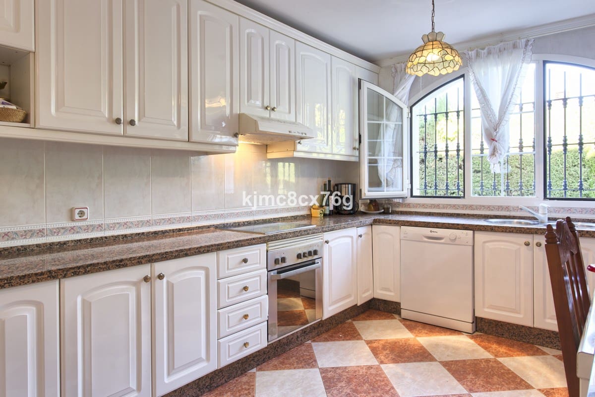 5 sypialnia Willa na sprzedaż w Torrequebrada z basenem garażem - 1 950 000 € (Ref: 6386376)