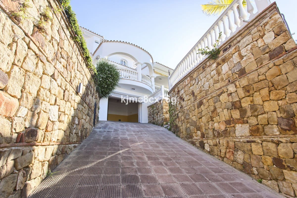 5 sypialnia Willa na sprzedaż w Torrequebrada z basenem garażem - 1 950 000 € (Ref: 6386376)