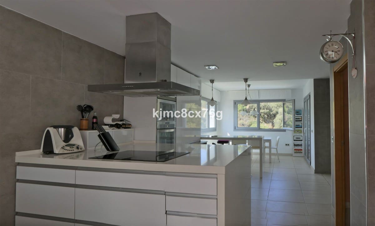 5 bedroom Villa for sale in Mijas with pool garage - € 895,000 (Ref: 6386377)