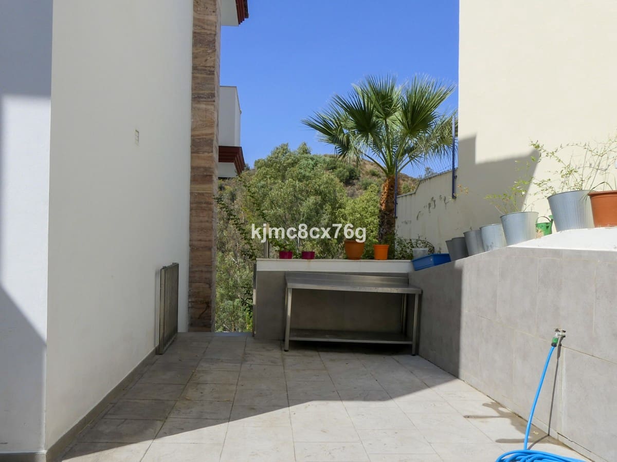 5 bedroom Villa for sale in Mijas with pool garage - € 895,000 (Ref: 6386377)