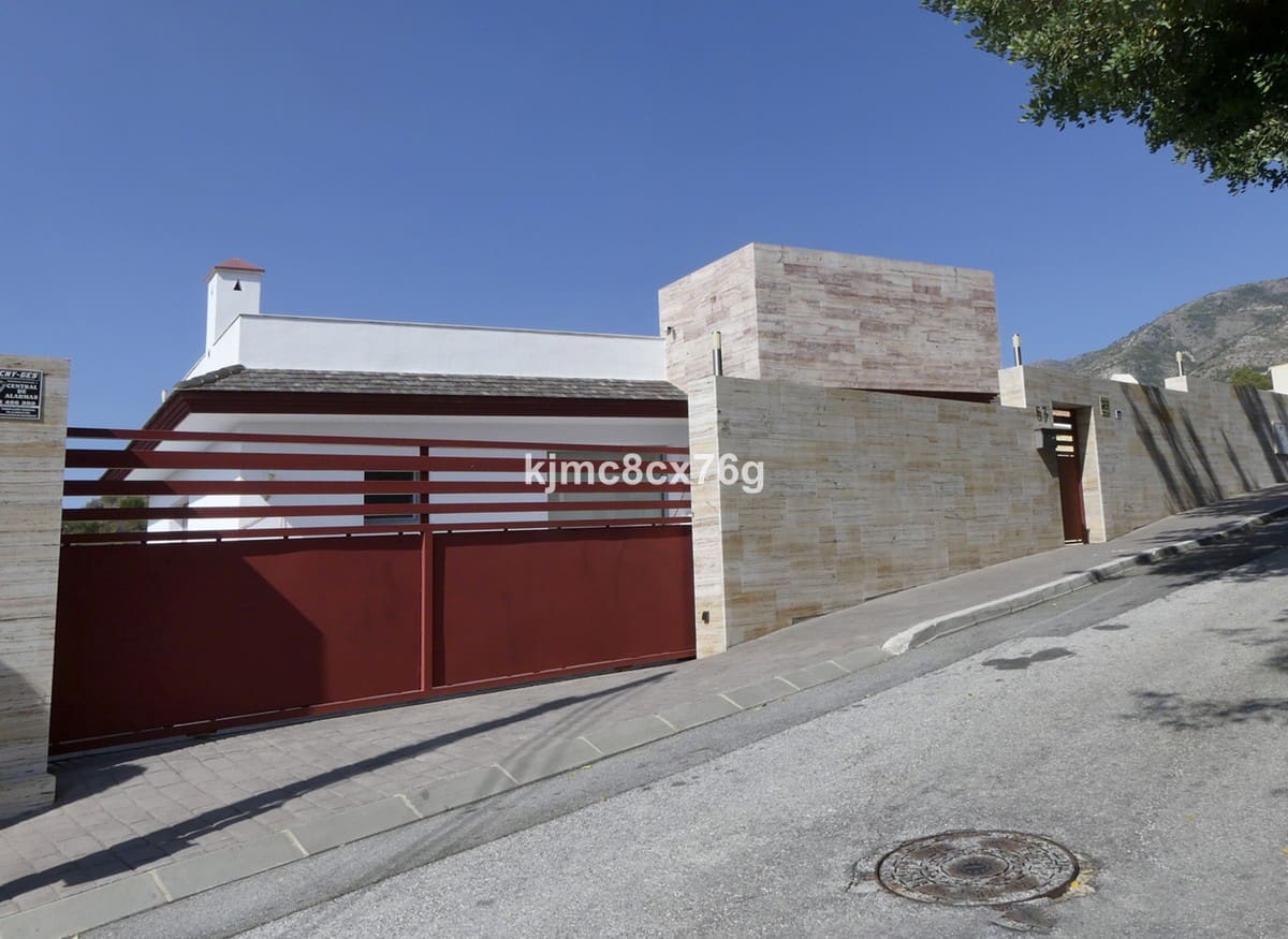 5 bedroom Villa for sale in Mijas with pool garage - € 895,000 (Ref: 6386377)