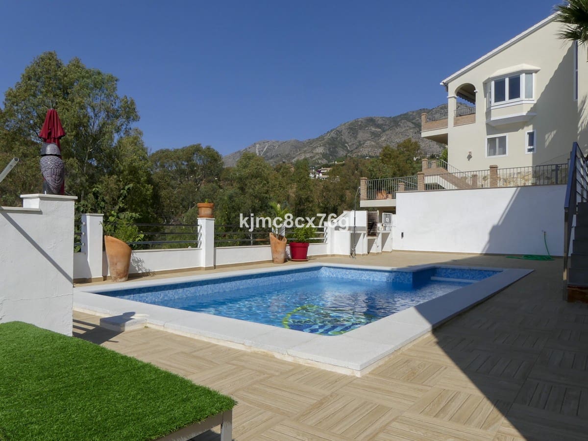 5 bedroom Villa for sale in Mijas with pool garage - € 895,000 (Ref: 6386377)