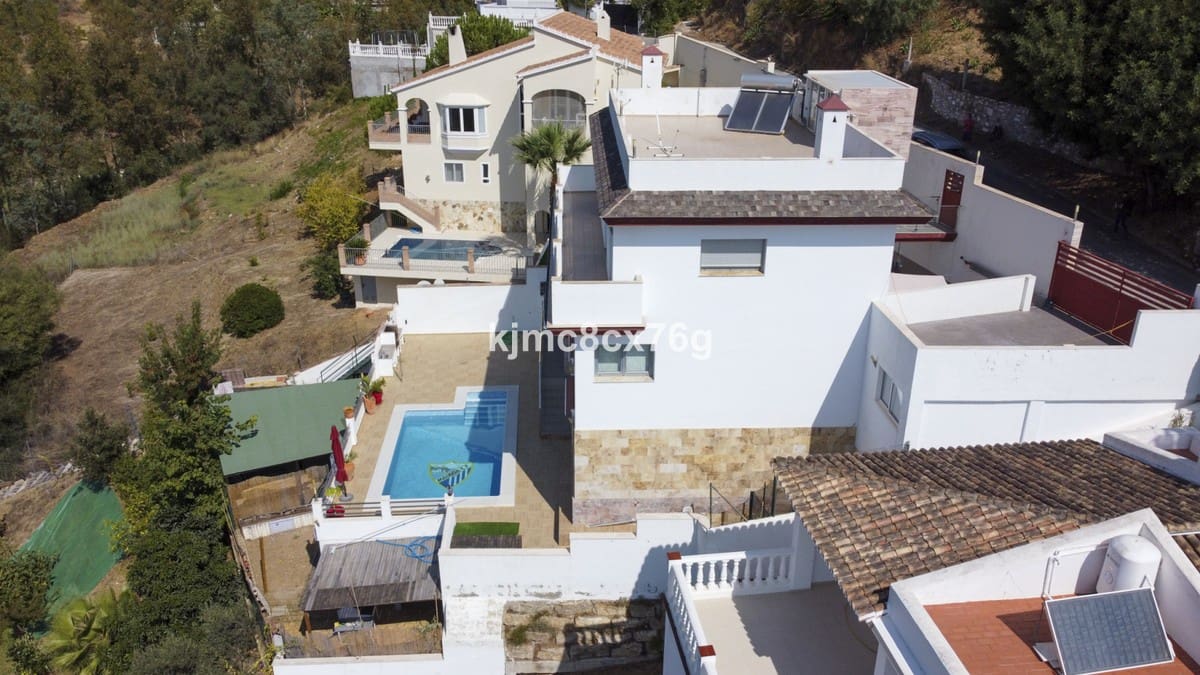 5 bedroom Villa for sale in Mijas with pool garage - € 895,000 (Ref: 6386377)