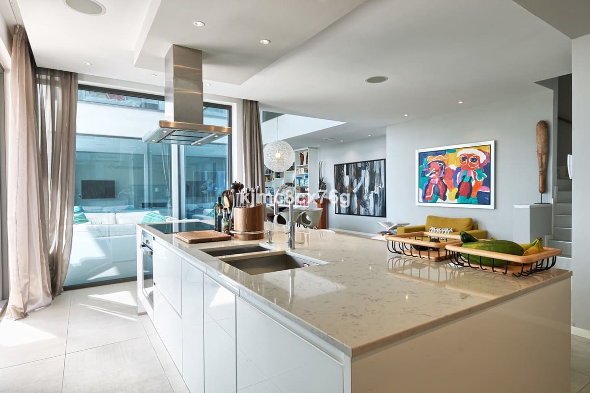 4 bedroom Villa for sale in Benahavis with pool garage - € 2,745,000 (Ref: 6386391)