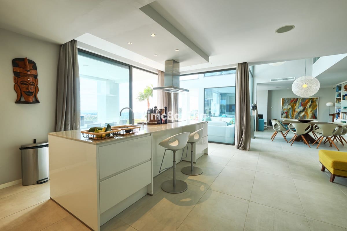 4 bedroom Villa for sale in Benahavis with pool garage - € 2,745,000 (Ref: 6386391)