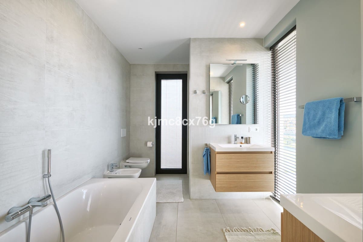 4 bedroom Villa for sale in Benahavis with pool garage - € 2,745,000 (Ref: 6386391)