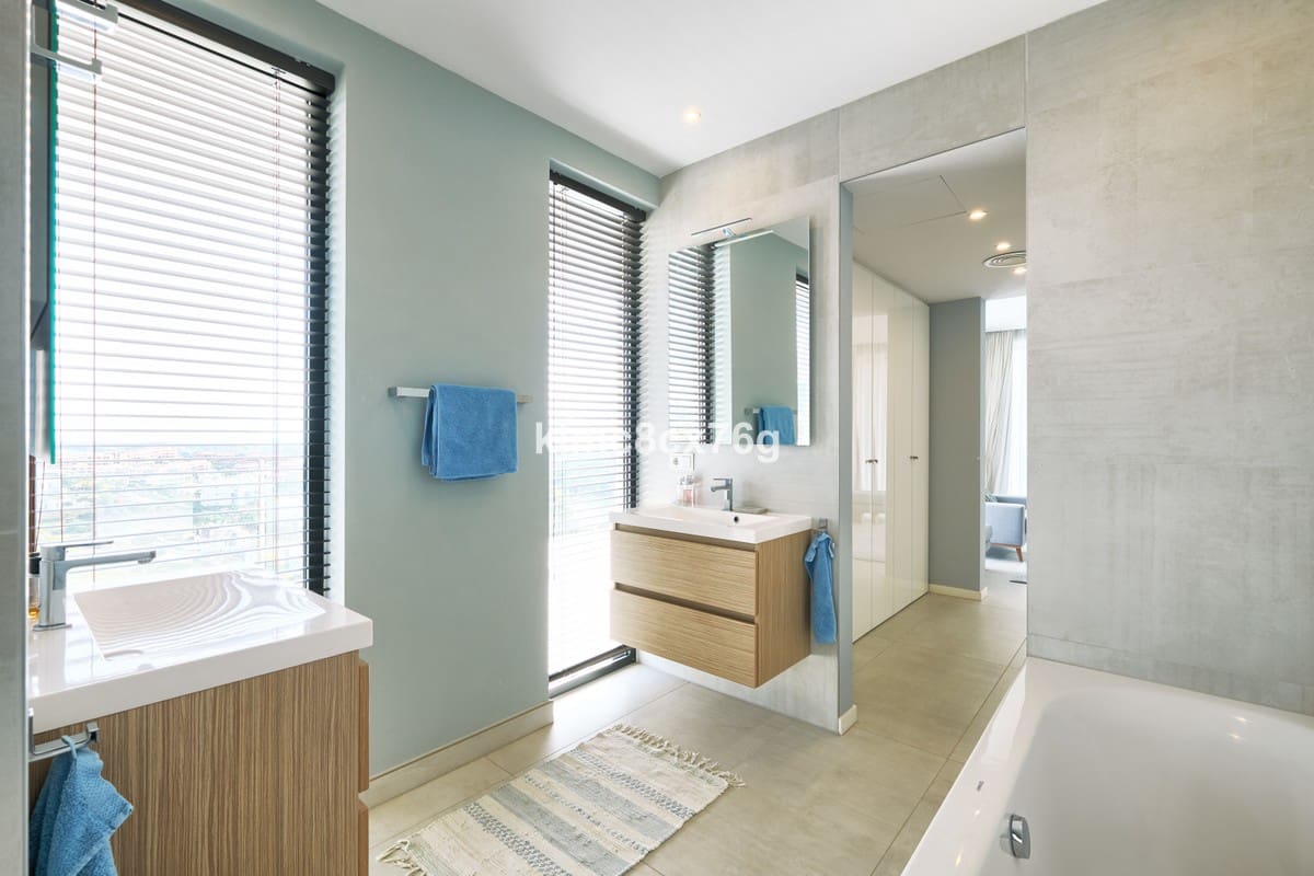 4 bedroom Villa for sale in Benahavis with pool garage - € 2,745,000 (Ref: 6386391)