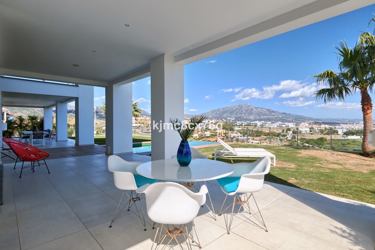 4 bedroom Villa for sale in Benahavis with pool garage - € 2,745,000 (Ref: 6386391)