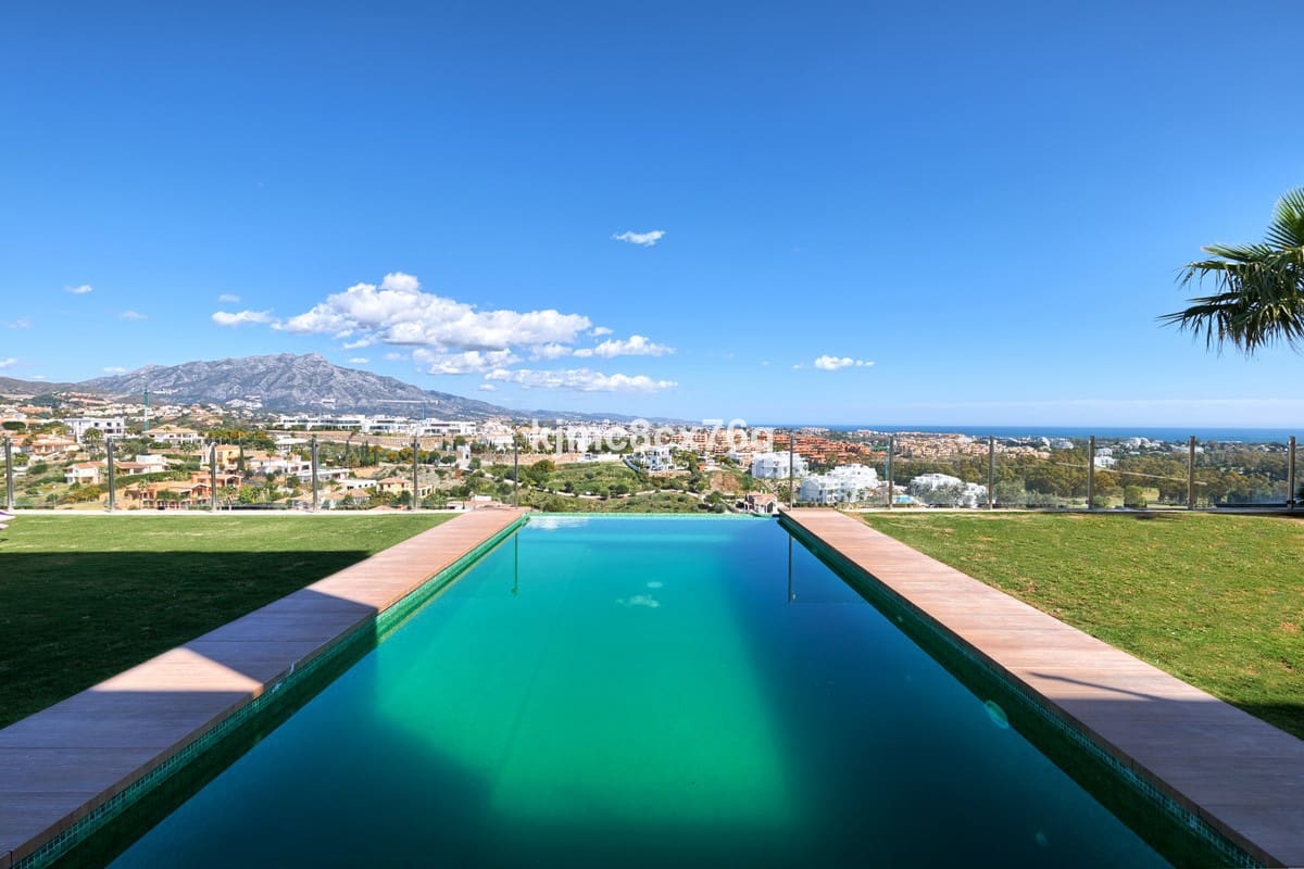 4 bedroom Villa for sale in Benahavis with pool garage - € 2,745,000 (Ref: 6386391)