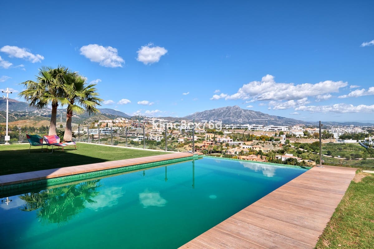 4 bedroom Villa for sale in Benahavis with pool garage - € 2,745,000 (Ref: 6386391)