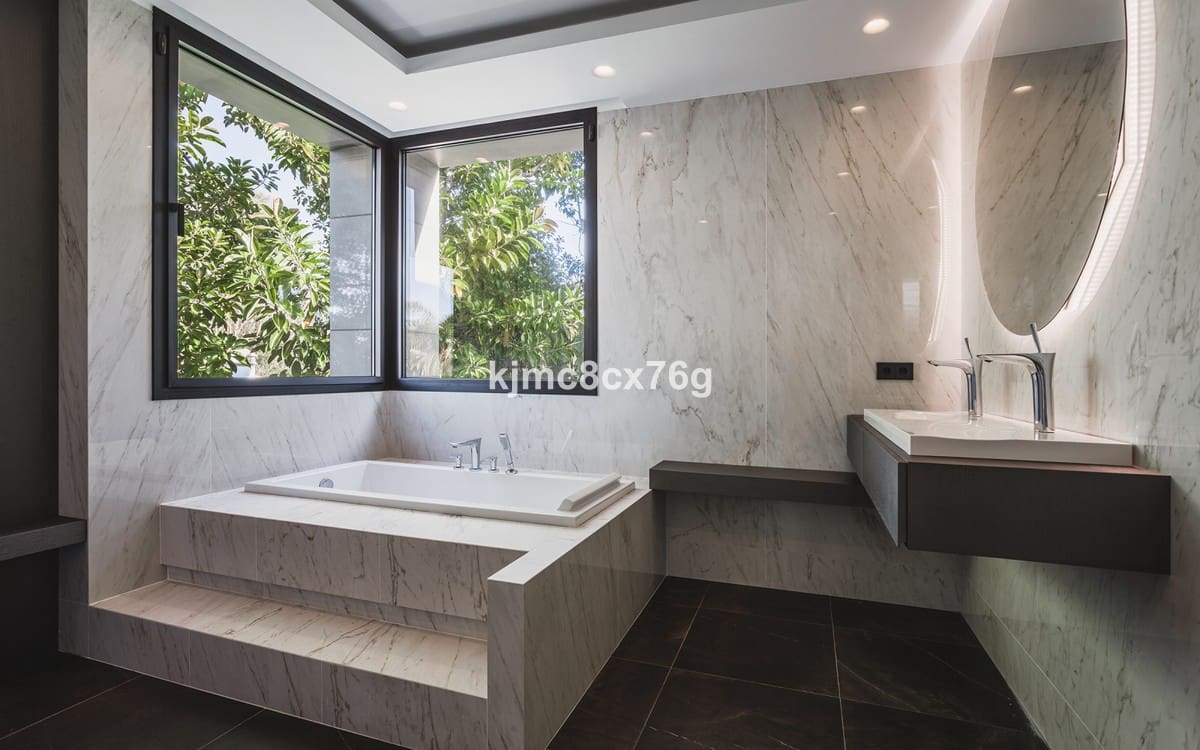 6 bedroom Villa for sale in Guadalmina with pool garage - € 4,995,000 (Ref: 6386432)