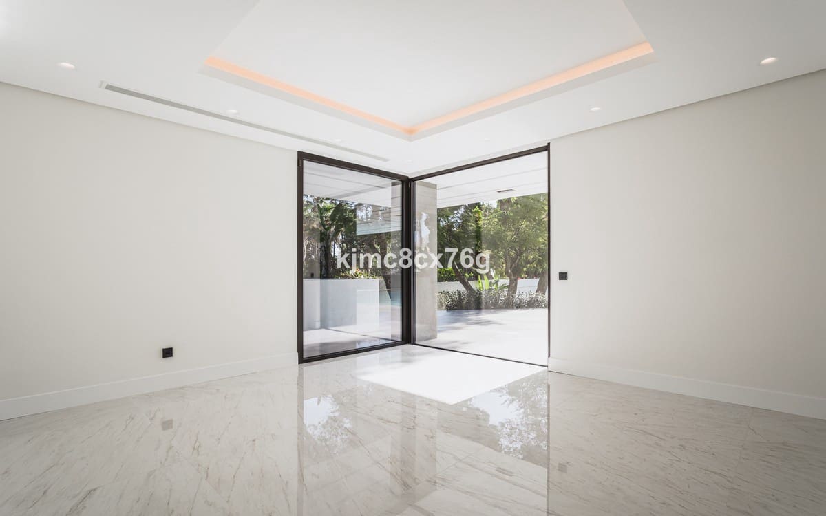 6 bedroom Villa for sale in Guadalmina with pool garage - € 4,995,000 (Ref: 6386432)