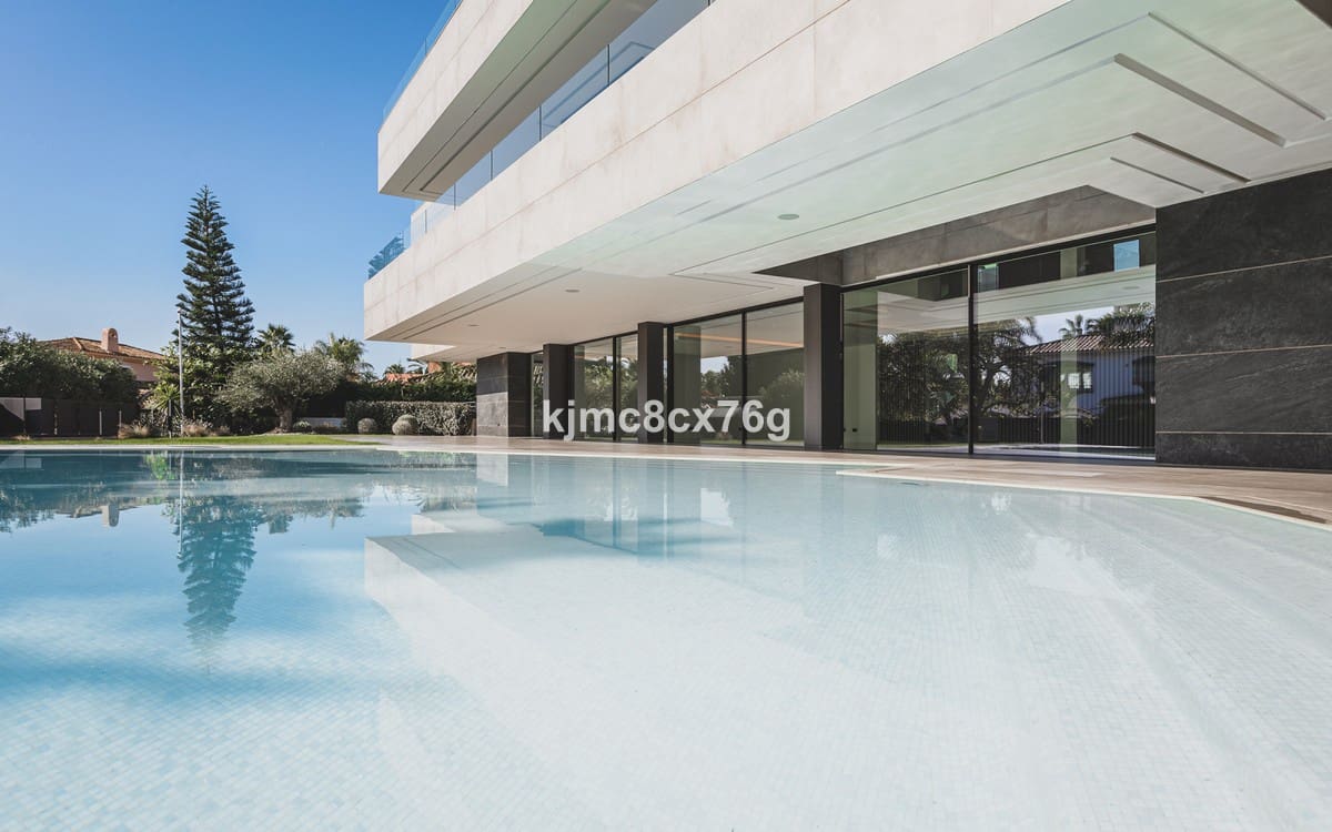 6 bedroom Villa for sale in Guadalmina with pool garage - € 4,995,000 (Ref: 6386432)