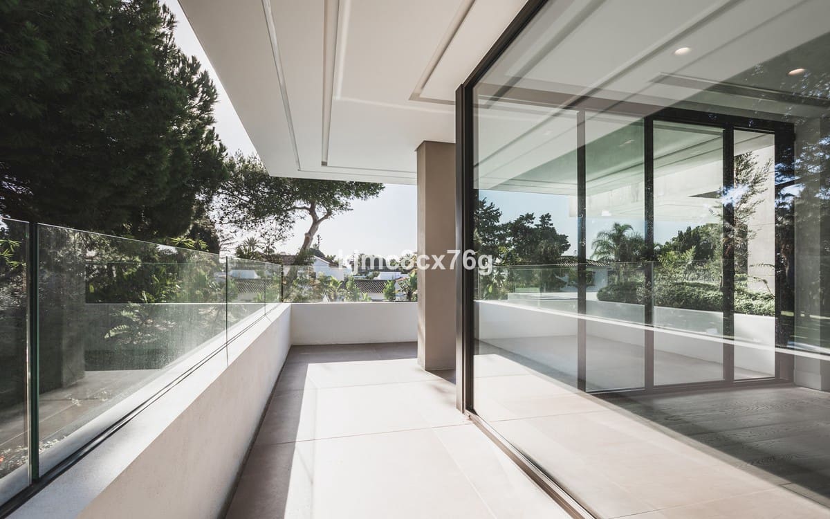 6 bedroom Villa for sale in Guadalmina with pool garage - € 4,995,000 (Ref: 6386432)