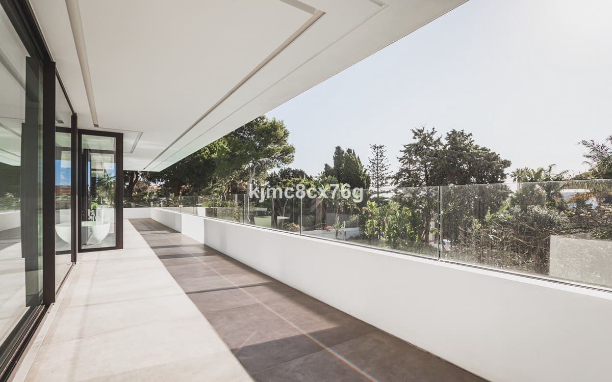 6 bedroom Villa for sale in Guadalmina with pool garage - € 4,995,000 (Ref: 6386432)