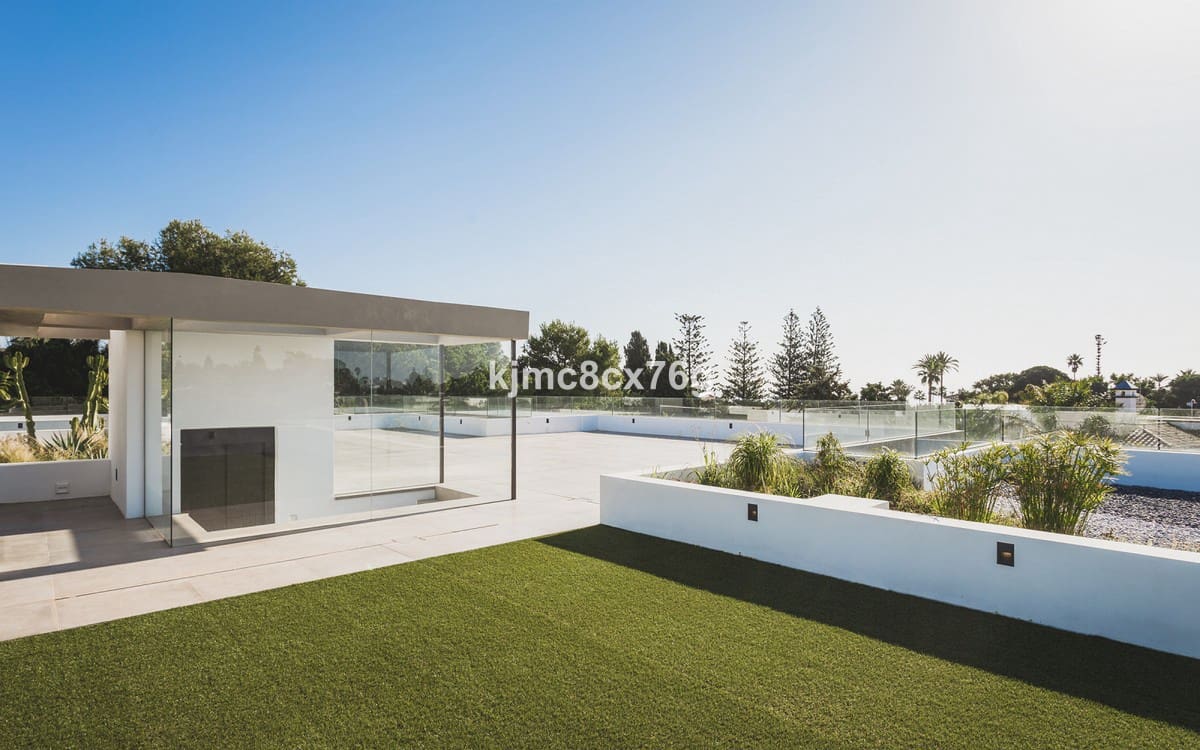 6 bedroom Villa for sale in Guadalmina with pool garage - € 4,995,000 (Ref: 6386432)