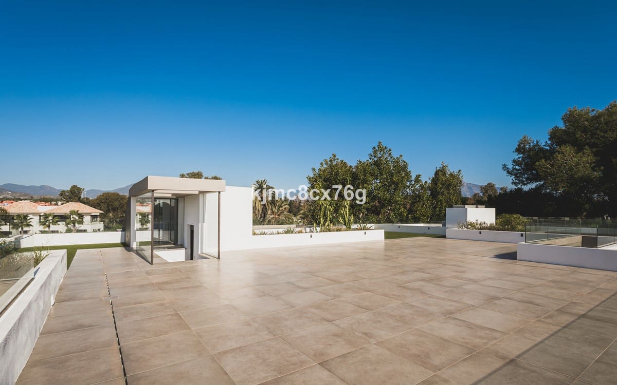 6 bedroom Villa for sale in Guadalmina with pool garage - € 4,995,000 (Ref: 6386432)