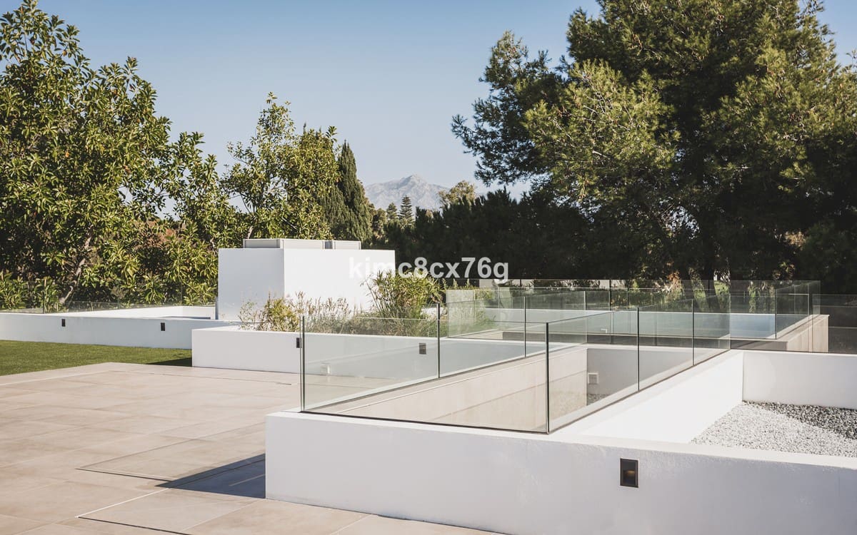 6 bedroom Villa for sale in Guadalmina with pool garage - € 4,995,000 (Ref: 6386432)