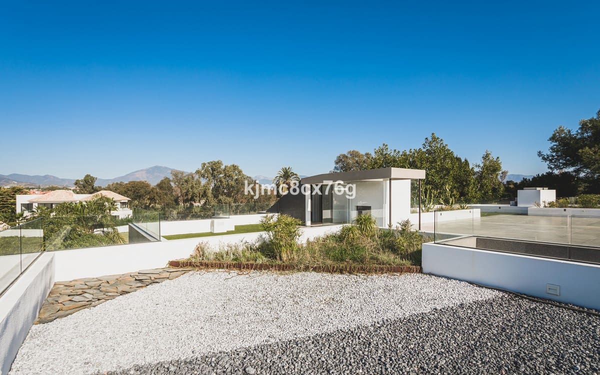 6 bedroom Villa for sale in Guadalmina with pool garage - € 4,995,000 (Ref: 6386432)