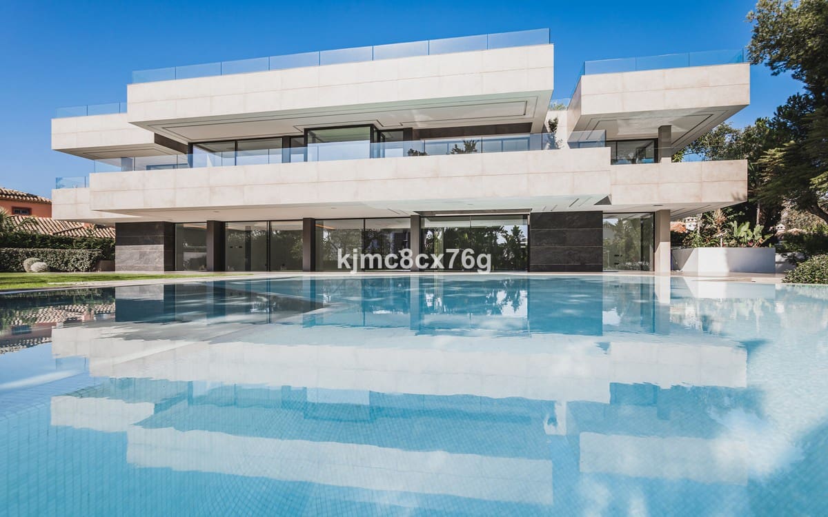 6 bedroom Villa for sale in Guadalmina with pool garage - € 4,995,000 (Ref: 6386432)