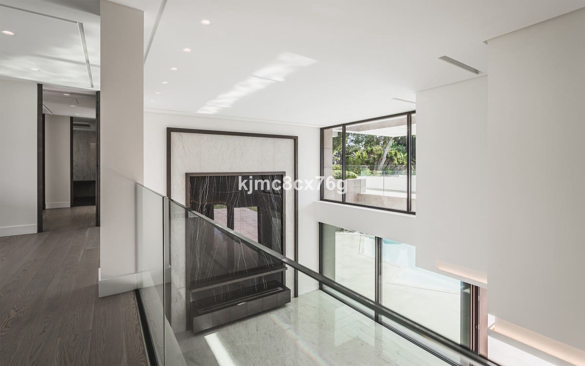 6 bedroom Villa for sale in Guadalmina with pool garage - € 4,995,000 (Ref: 6386432)