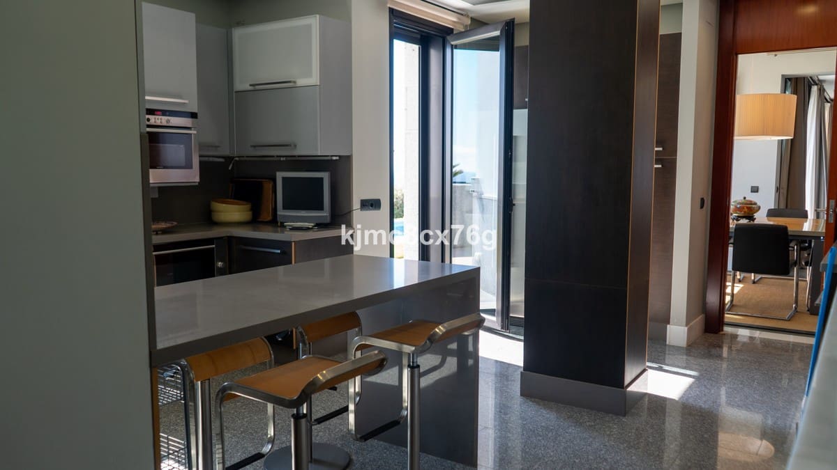 5 sypialnia Willa na sprzedaż w Los Monteros z basenem garażem - 3 400 000 € (Ref: 6386439)