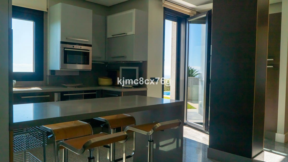 5 sypialnia Willa na sprzedaż w Los Monteros z basenem garażem - 3 400 000 € (Ref: 6386439)