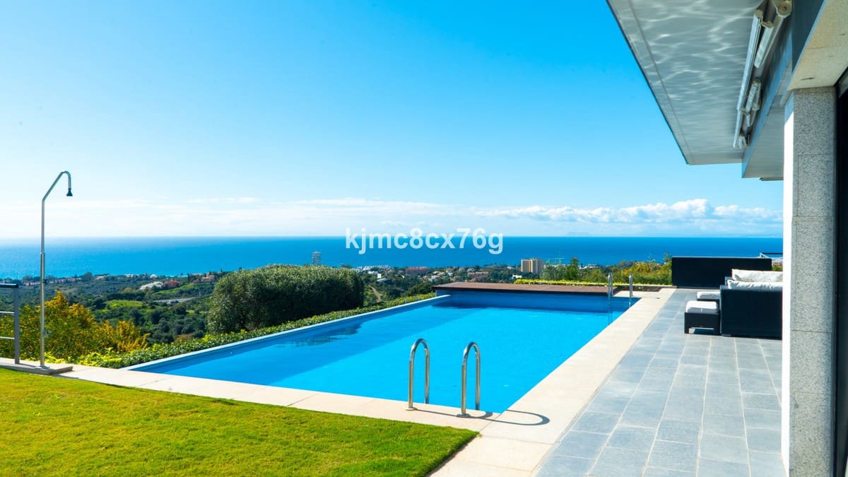 5 sypialnia Willa na sprzedaż w Los Monteros z basenem garażem - 3 400 000 € (Ref: 6386439)