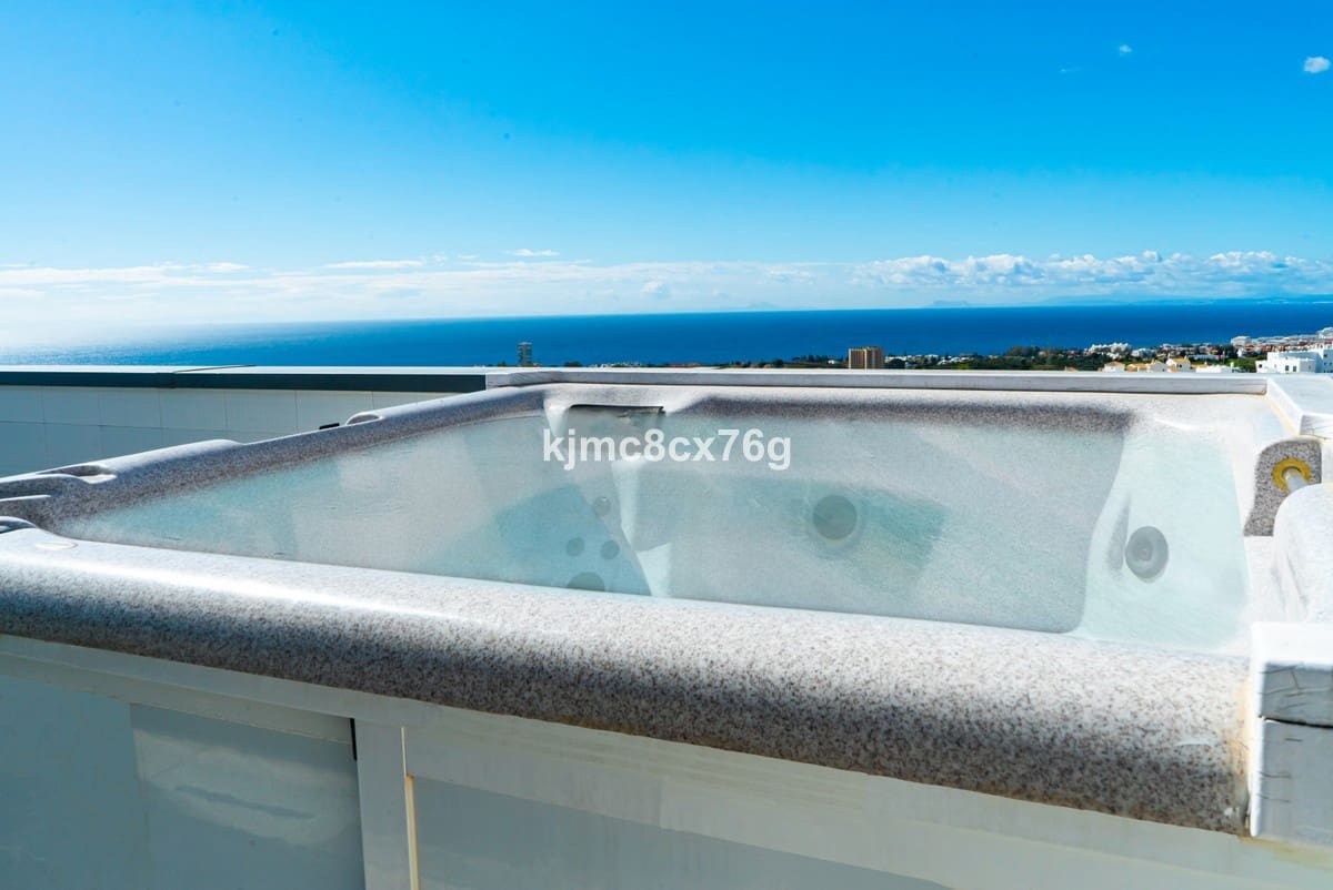 5 sypialnia Willa na sprzedaż w Los Monteros z basenem garażem - 3 400 000 € (Ref: 6386439)