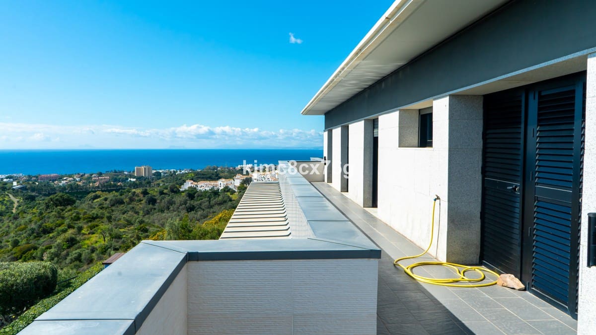 5 sypialnia Willa na sprzedaż w Los Monteros z basenem garażem - 3 400 000 € (Ref: 6386439)