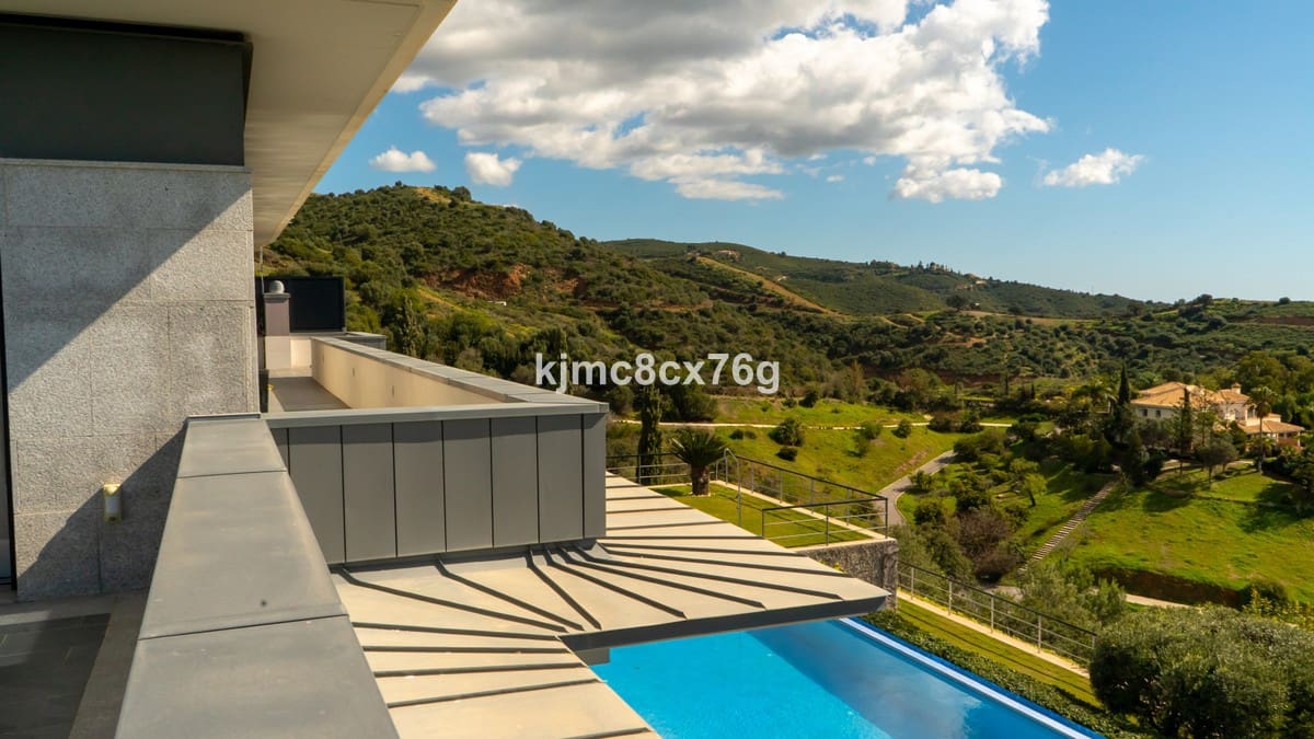 5 sypialnia Willa na sprzedaż w Los Monteros z basenem garażem - 3 400 000 € (Ref: 6386439)