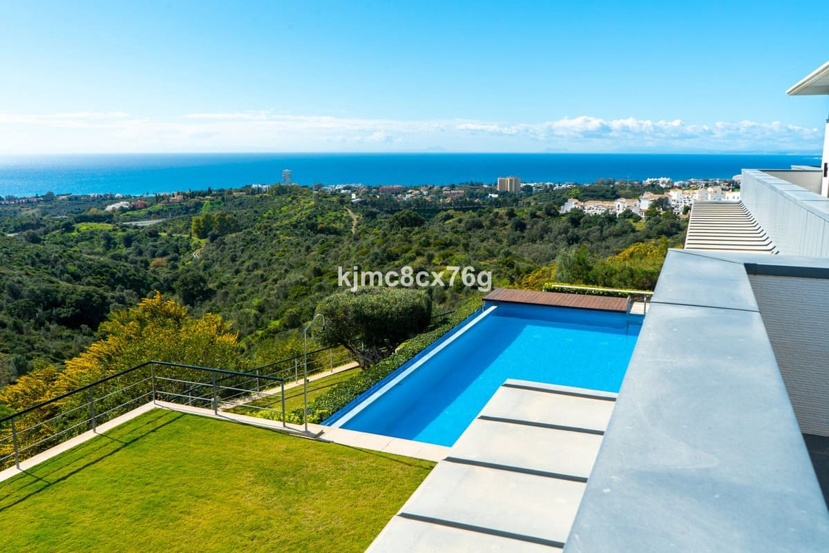 5 sypialnia Willa na sprzedaż w Los Monteros z basenem garażem - 3 400 000 € (Ref: 6386439)