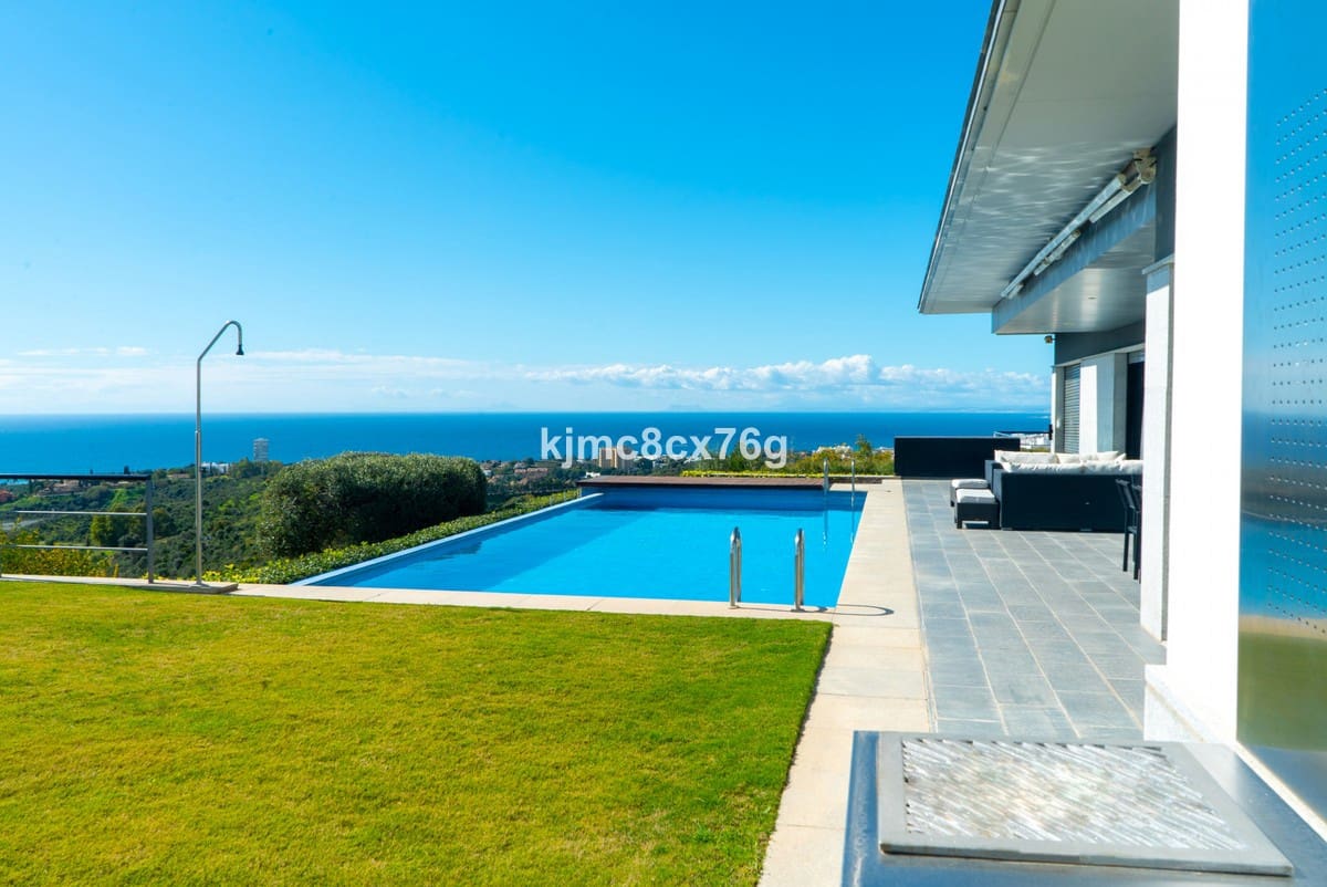 5 sypialnia Willa na sprzedaż w Los Monteros z basenem garażem - 3 400 000 € (Ref: 6386439)