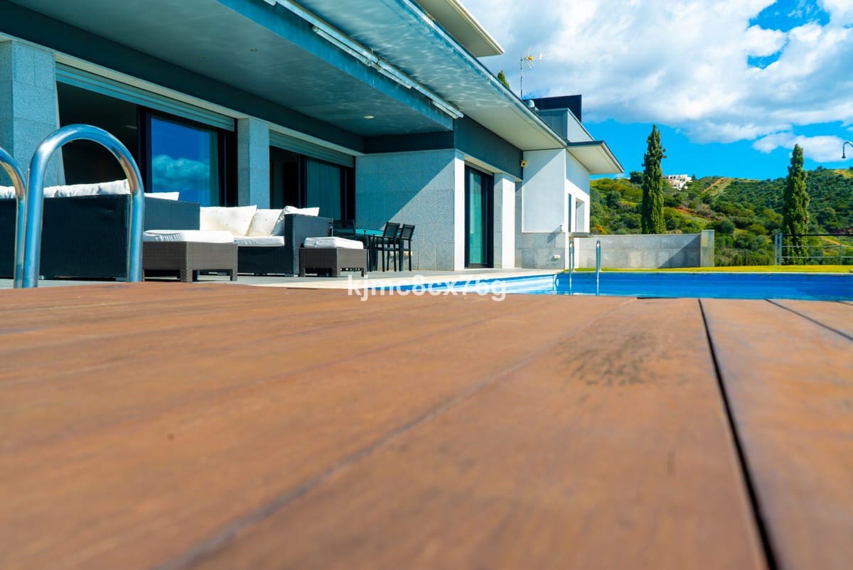 5 sypialnia Willa na sprzedaż w Los Monteros z basenem garażem - 3 400 000 € (Ref: 6386439)