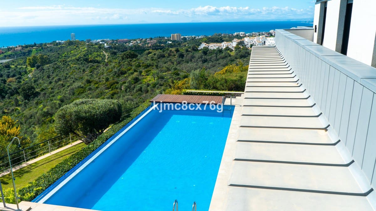 5 sypialnia Willa na sprzedaż w Los Monteros z basenem garażem - 3 400 000 € (Ref: 6386439)