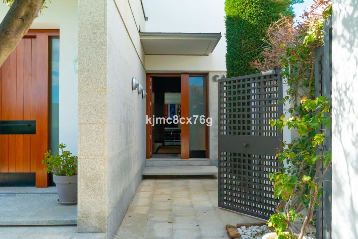 5 sypialnia Willa na sprzedaż w Los Monteros z basenem garażem - 3 400 000 € (Ref: 6386439)