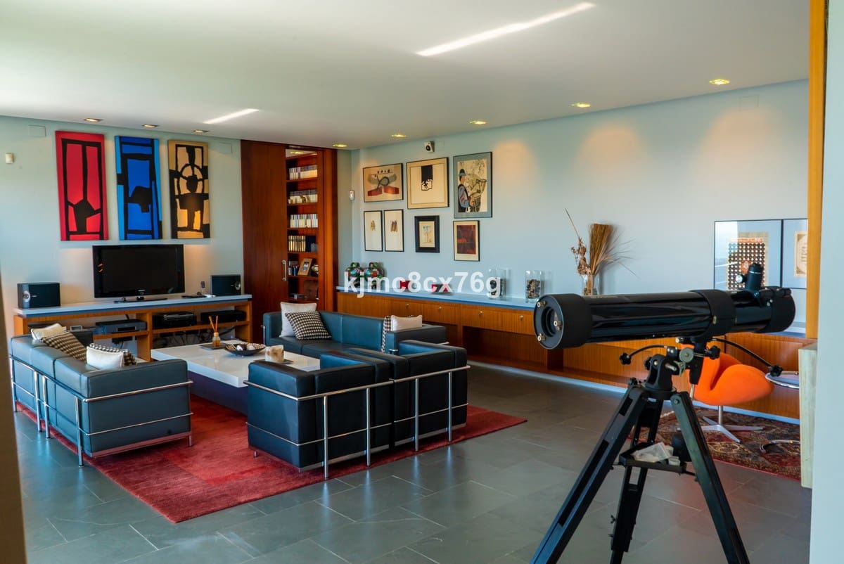 5 sypialnia Willa na sprzedaż w Los Monteros z basenem garażem - 3 400 000 € (Ref: 6386439)