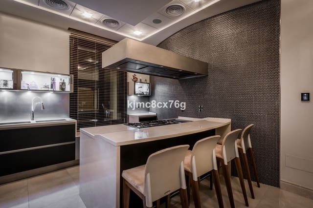 Chalet de 7 habitaciones en Las Chapas, Marbella en venta con piscina garaje - 9.500.000 € (Ref: 6386461)