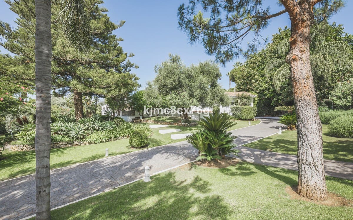 8 bedroom Villa for sale in Marbella with pool garage - € 10,000,000 (Ref: 6386462)