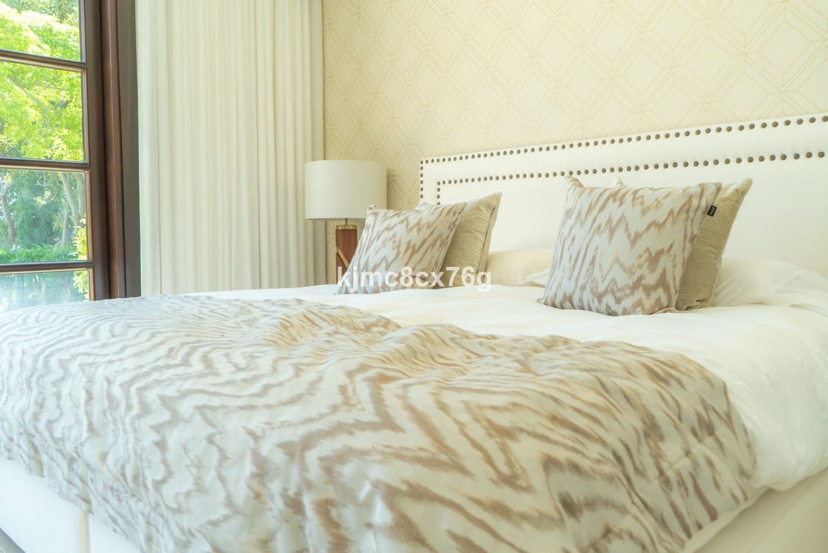 4 bedroom Villa for sale in Monte Halcones with pool garage - € 4,900,000 (Ref: 6386473)