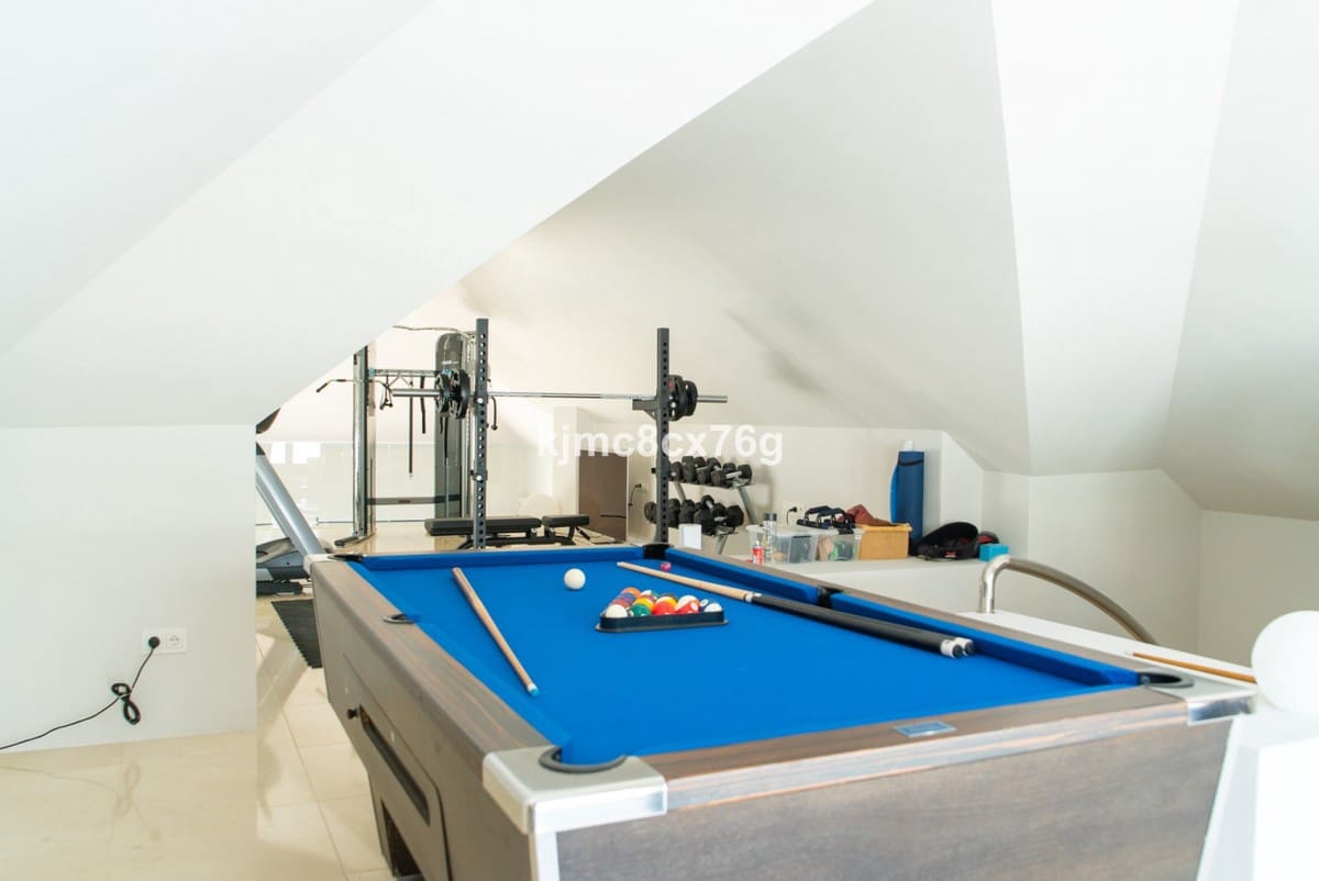 4 bedroom Villa for sale in Monte Halcones with pool garage - € 4,900,000 (Ref: 6386473)