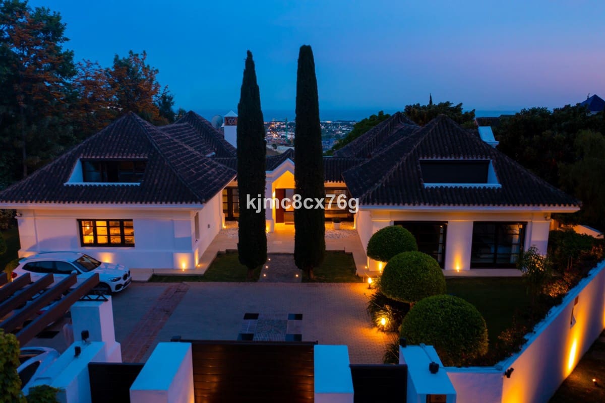 4 bedroom Villa for sale in Monte Halcones with pool garage - € 4,900,000 (Ref: 6386473)