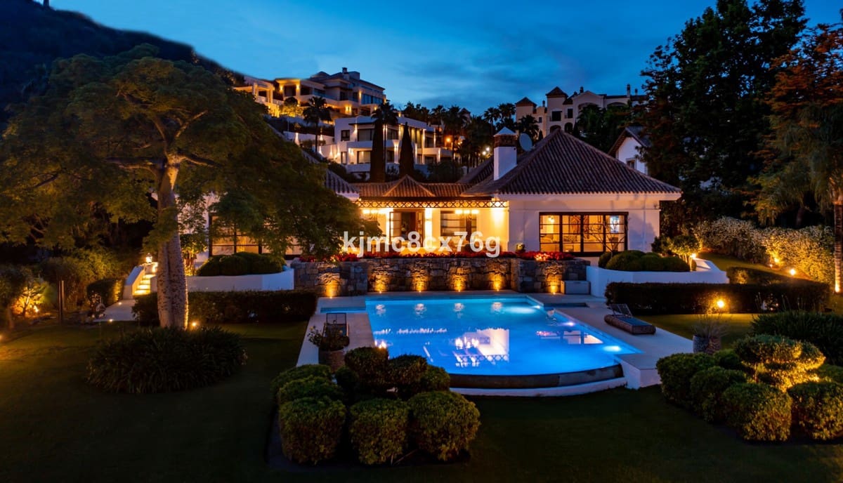 4 bedroom Villa for sale in Monte Halcones with pool garage - € 4,900,000 (Ref: 6386473)