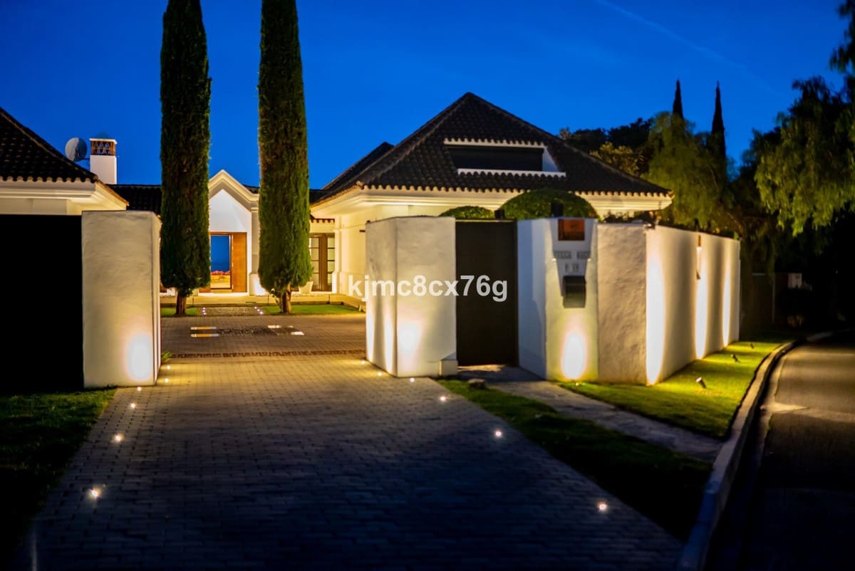 4 bedroom Villa for sale in Monte Halcones with pool garage - € 4,900,000 (Ref: 6386473)