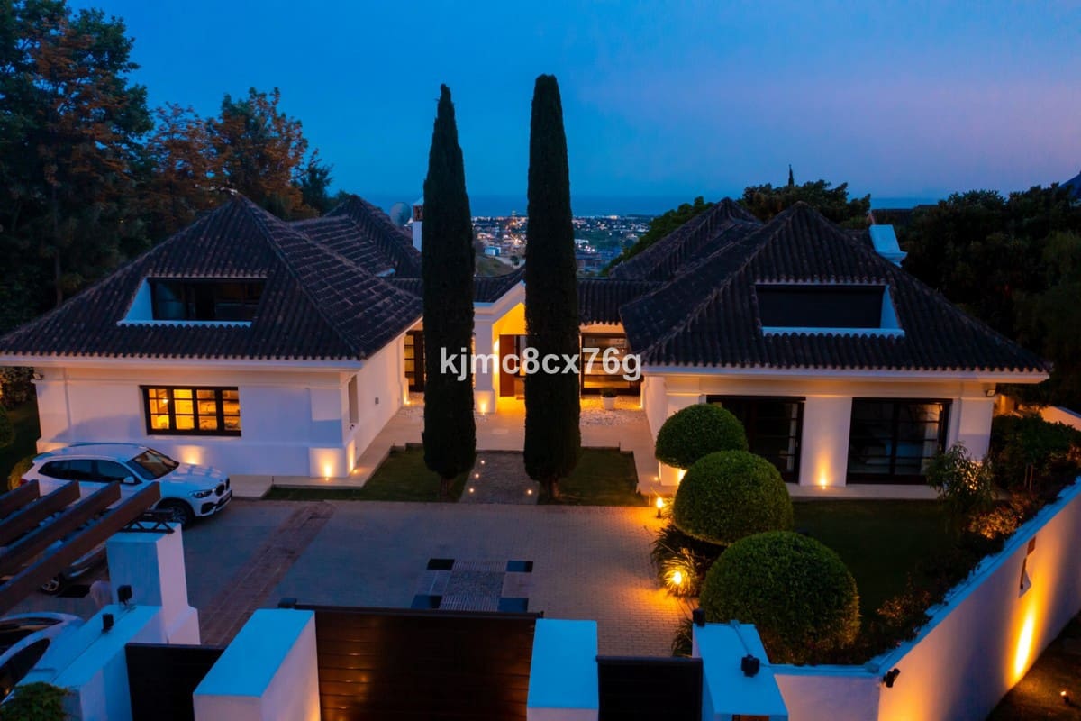 4 bedroom Villa for sale in Monte Halcones with pool garage - € 4,900,000 (Ref: 6386473)
