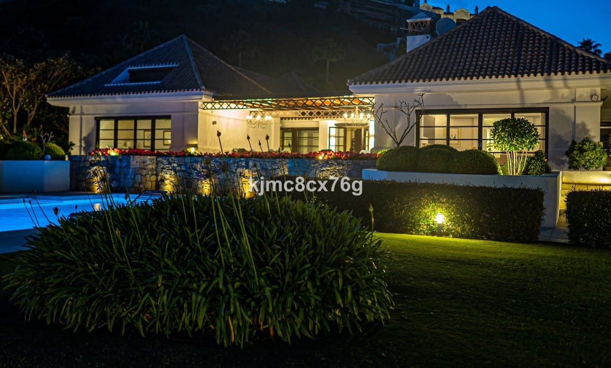 4 bedroom Villa for sale in Monte Halcones with pool garage - € 4,900,000 (Ref: 6386473)