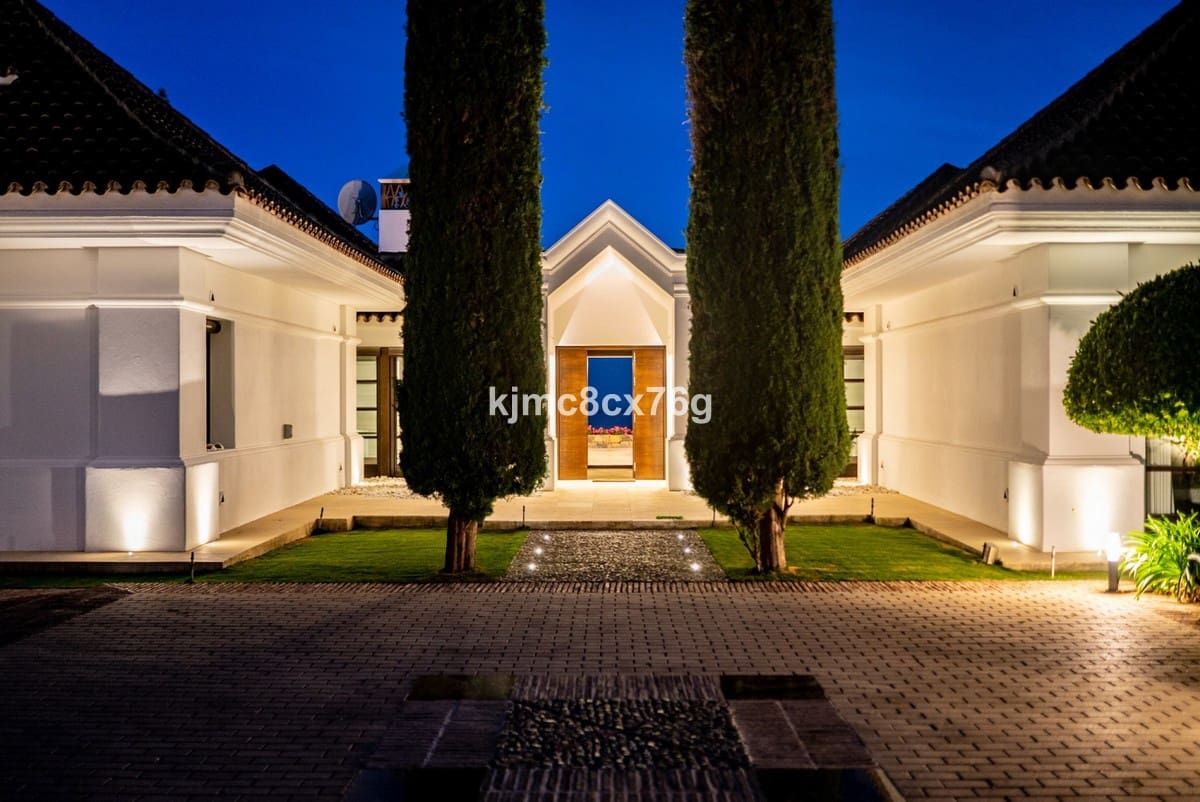 4 bedroom Villa for sale in Monte Halcones with pool garage - € 4,900,000 (Ref: 6386473)