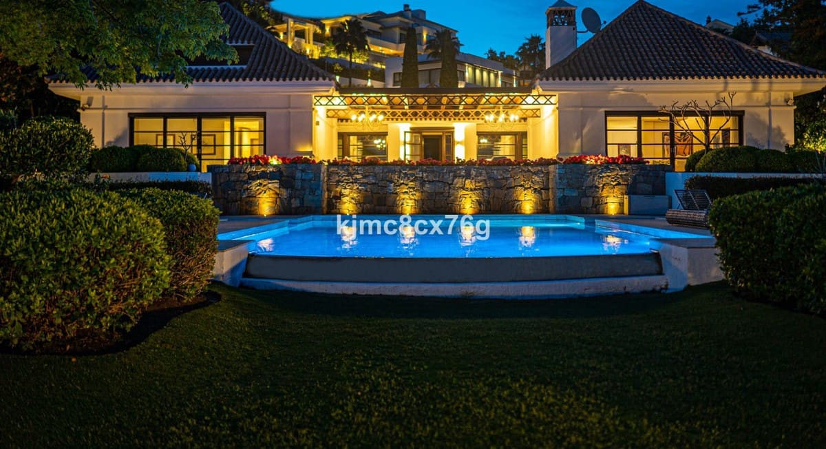 4 bedroom Villa for sale in Monte Halcones with pool garage - € 4,900,000 (Ref: 6386473)